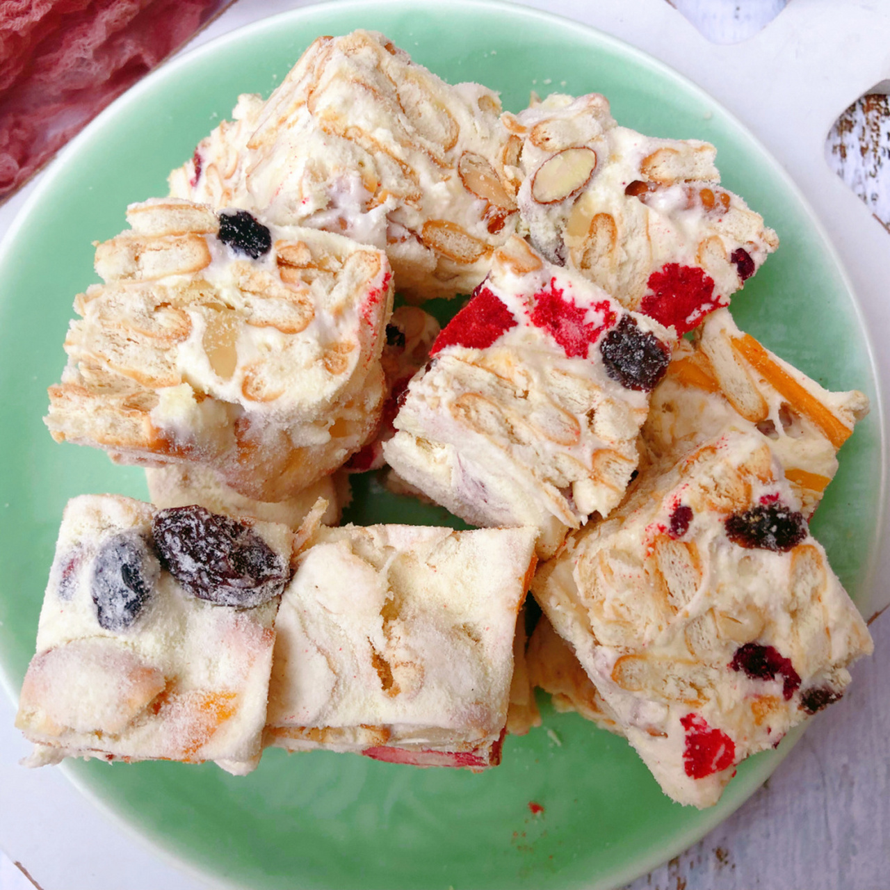 你绝对值得拔草～每日坚果雪花酥[舔屏][舔屏][舔屏] 🍬🍬雪花酥