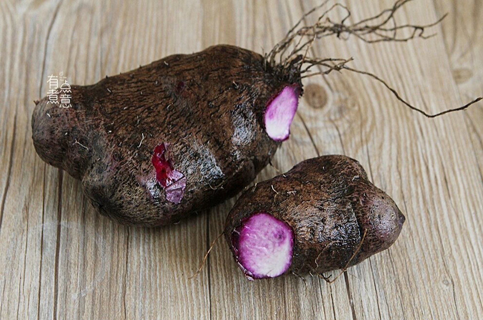 查到了:这个紫山药原来叫脚板薯 其实这个紫山药在我家是常吃的一道菜