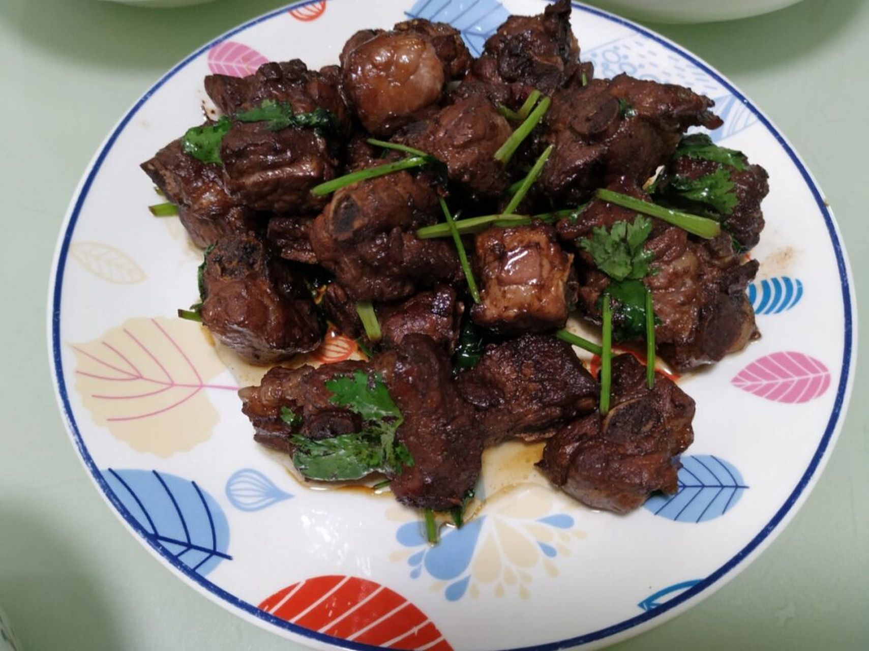 周末厨房 | 超级下饭的红酒排骨 12道锋味同款的红酒排骨 材料: 排骨