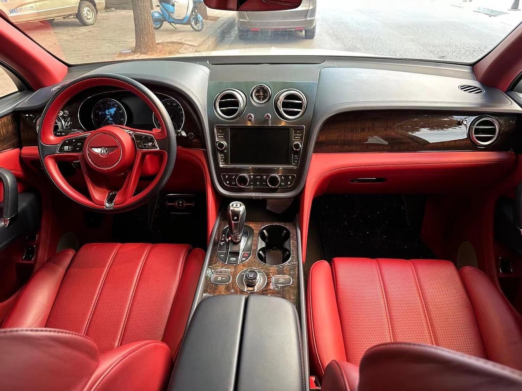 20年宾利添越 v8 4.