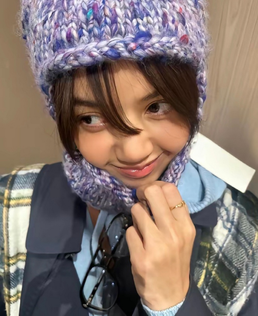 小酷炫彩#lisa最新ins自拍近日lisa最新自拍给人一种想进军欧美又放