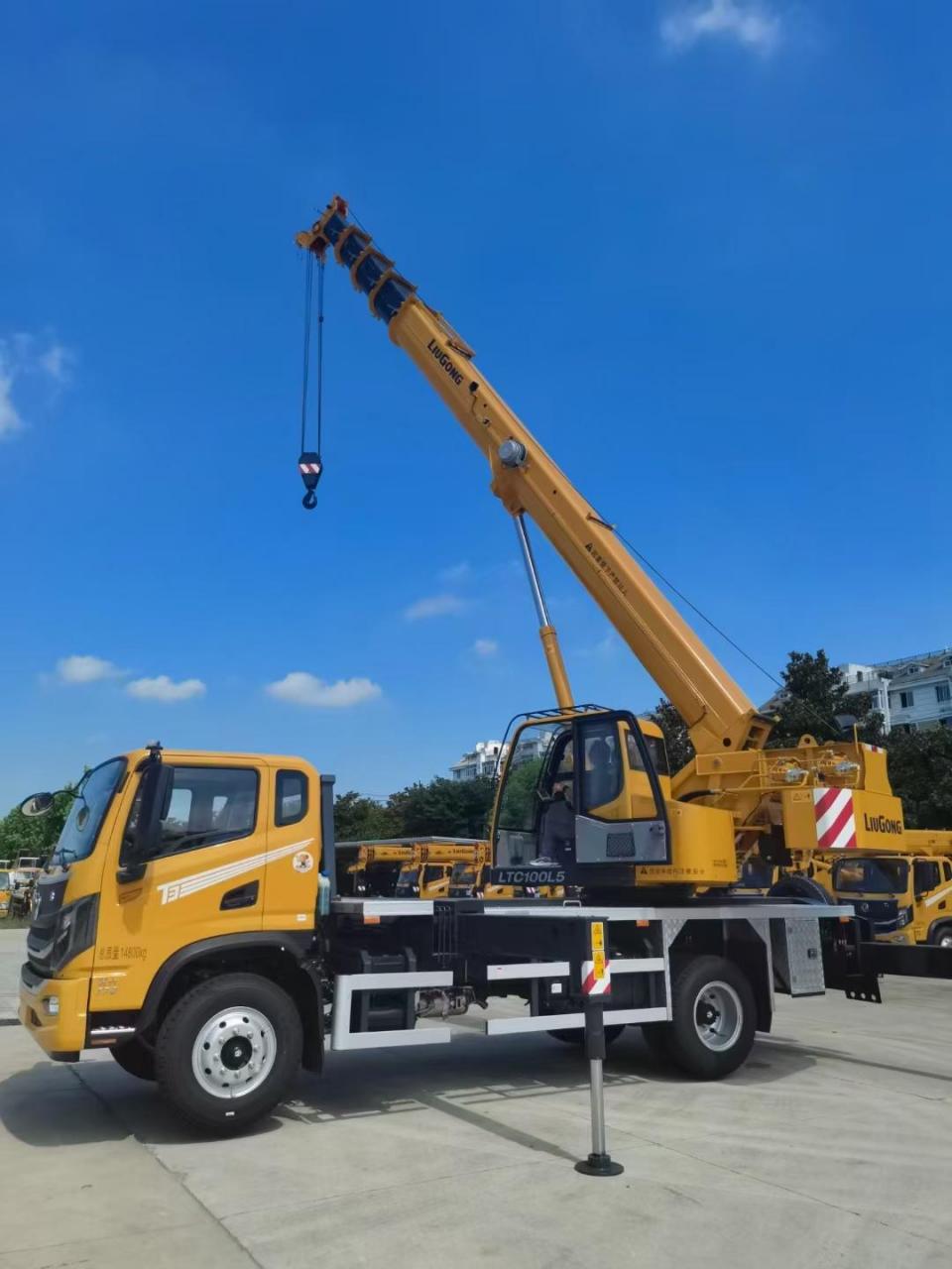 99 柳工新款国六10吨五节臂简介:  型号:ltc100l5 五节u型主臂,最大