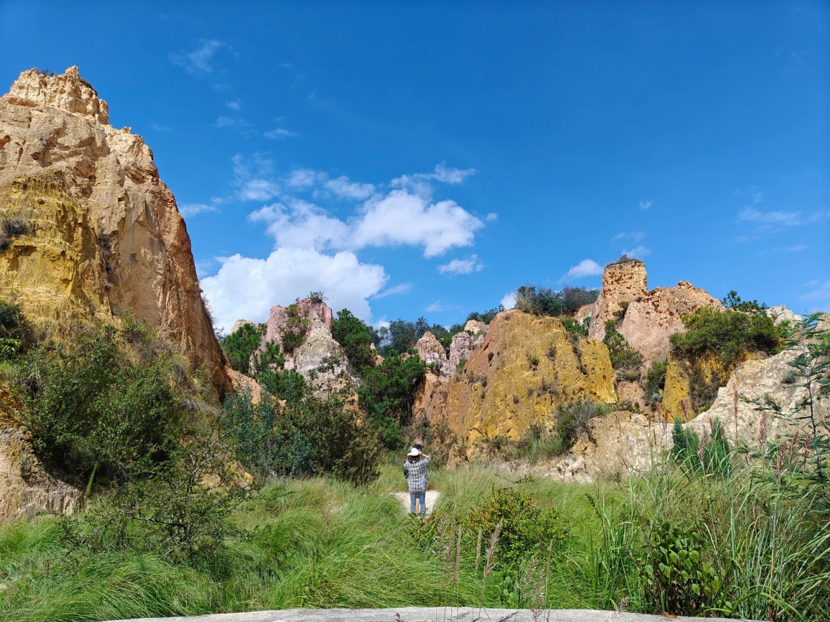 曲靖市陆良县彩色沙林风景区 94十一放假,小伙伴们都去哪里玩了呢?