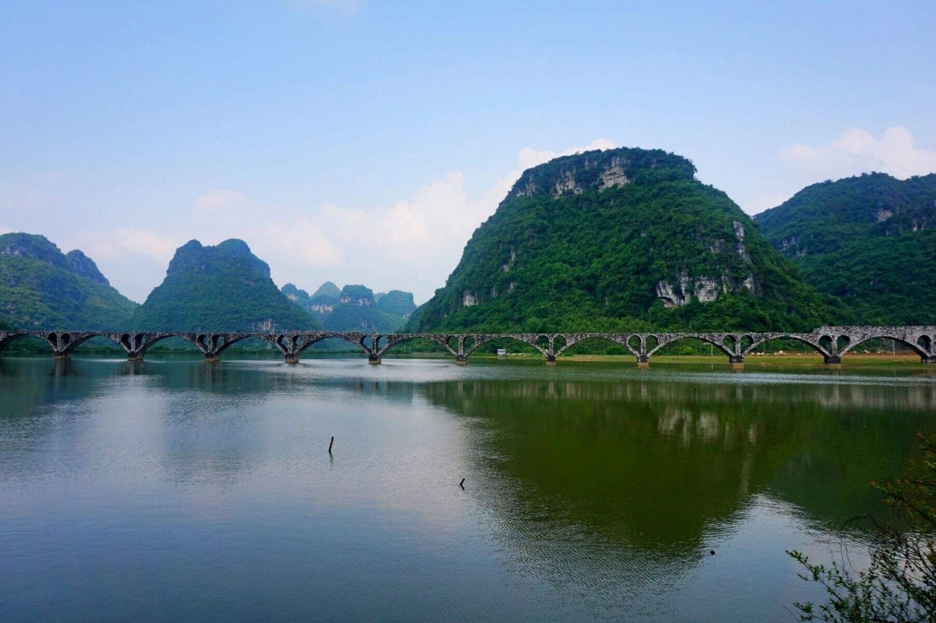广西自驾必去10大景点自驾游 广西自驾旅游攻略必去景点,其中包括三里