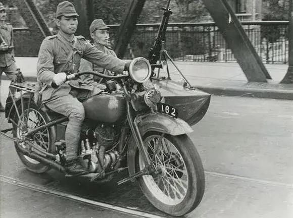 二战时期肆虐亚洲的日本边三轮摩托车,它的名字叫做"97陆王".