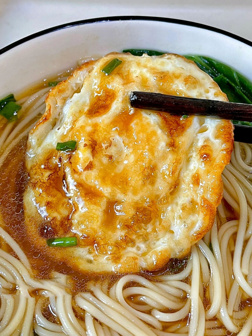 我又来分享好吃的汤面啦! 这个煎蛋清汤面真的又好吃又简单啊!