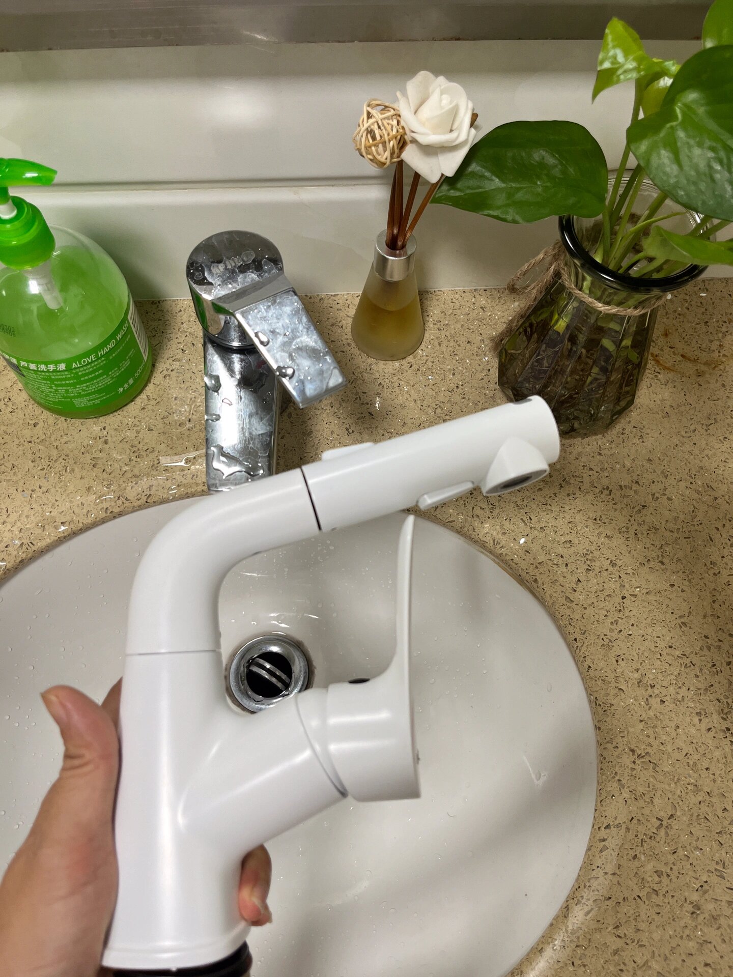 卫生间面盆水龙头更换成功!