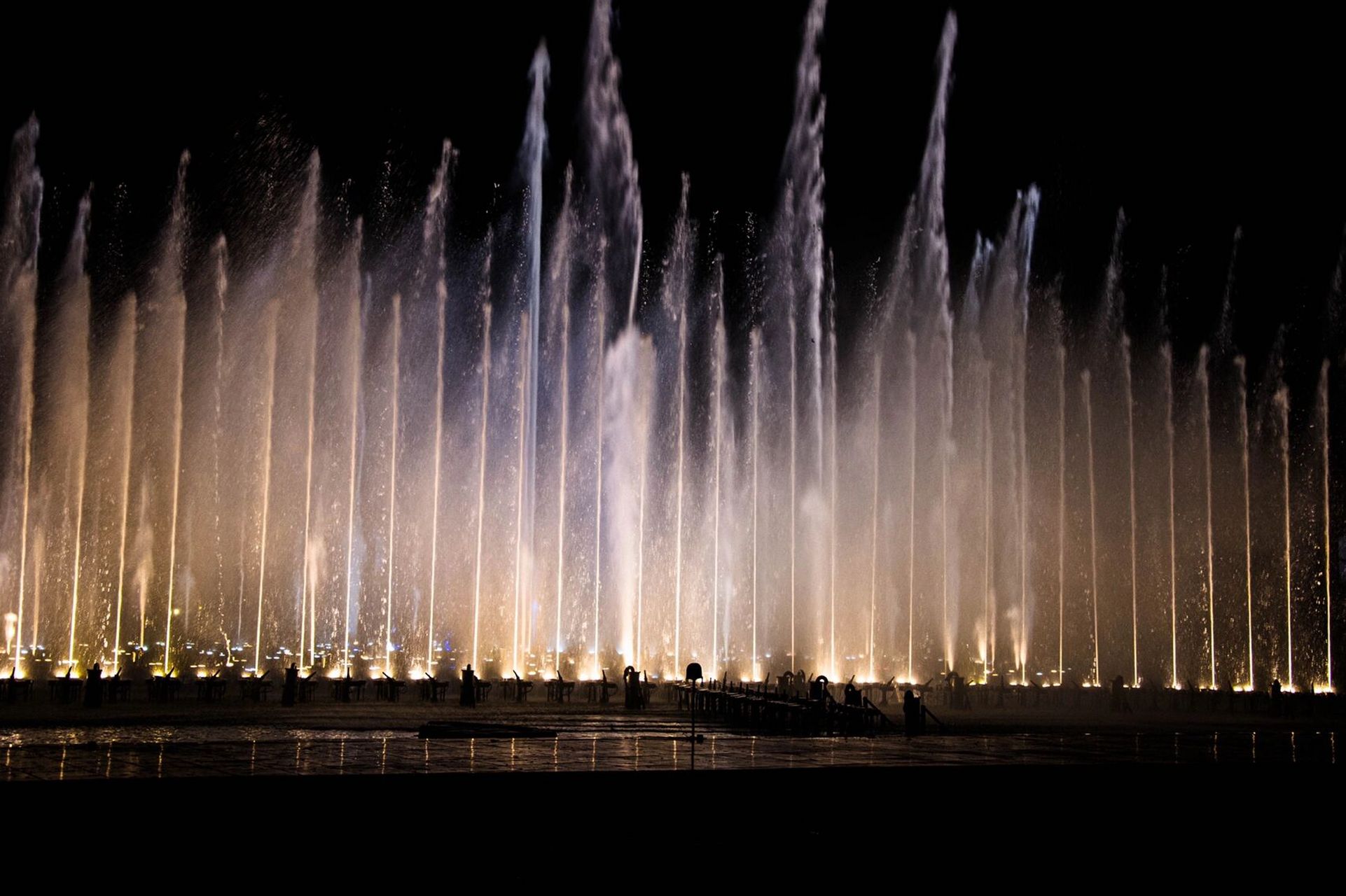 大连-东港音乐喷泉(攻略版) 1,地铁:会议中心站步行到喷泉大概6分钟 2