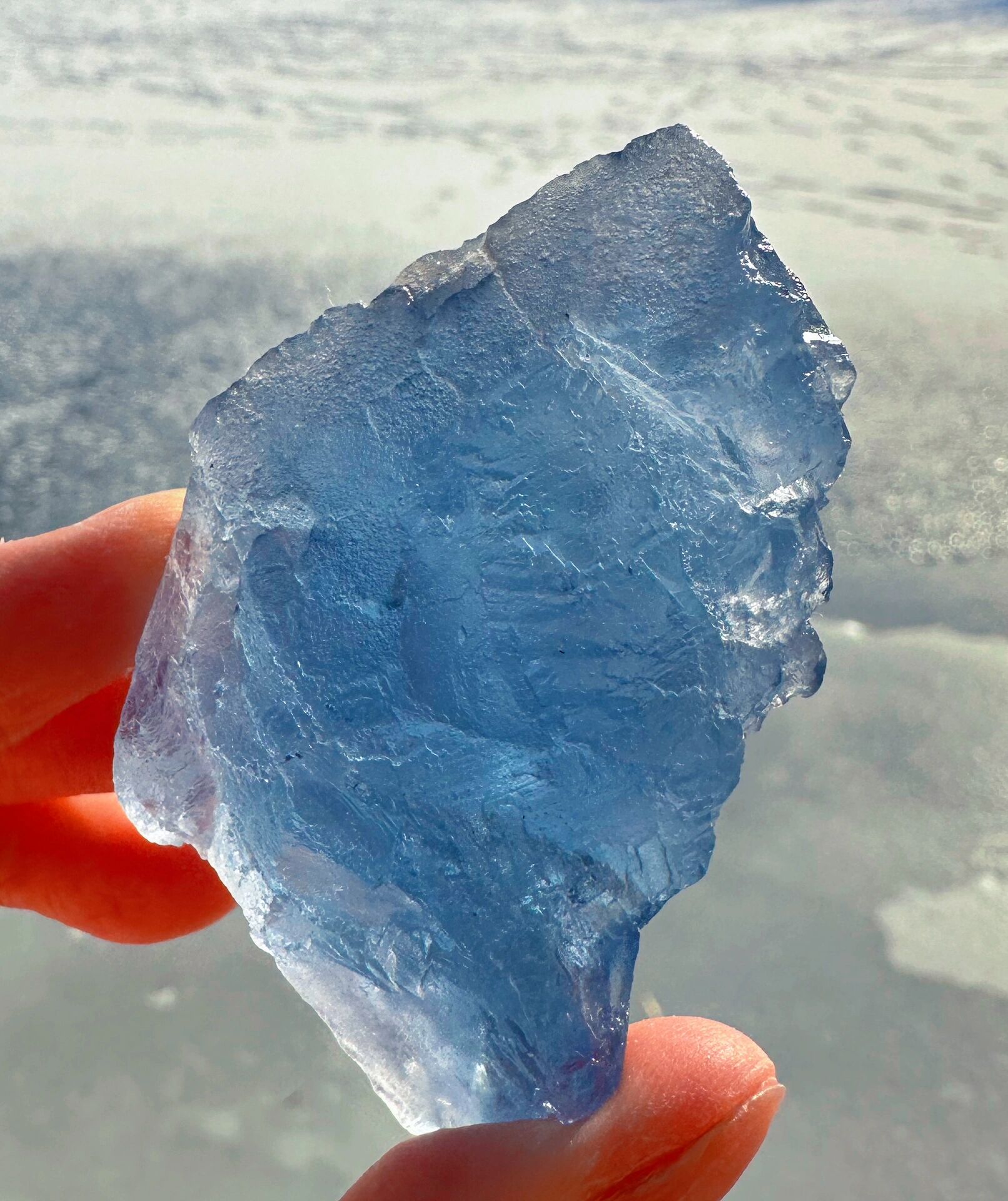 天然纯蓝色萤石小原石102克亚特兰蒂斯水晶