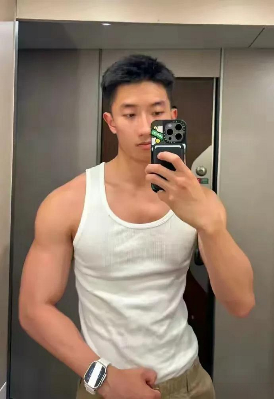 肌肉型男,他的 健身帅哥大赏 带上肌肉男 型男健身记 健身猛男诞生