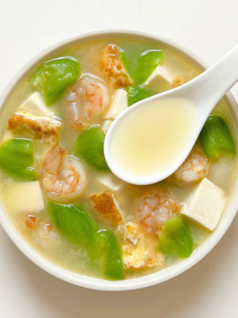 今天分享亿点点厉害的丝瓜虾仁豆腐汤!