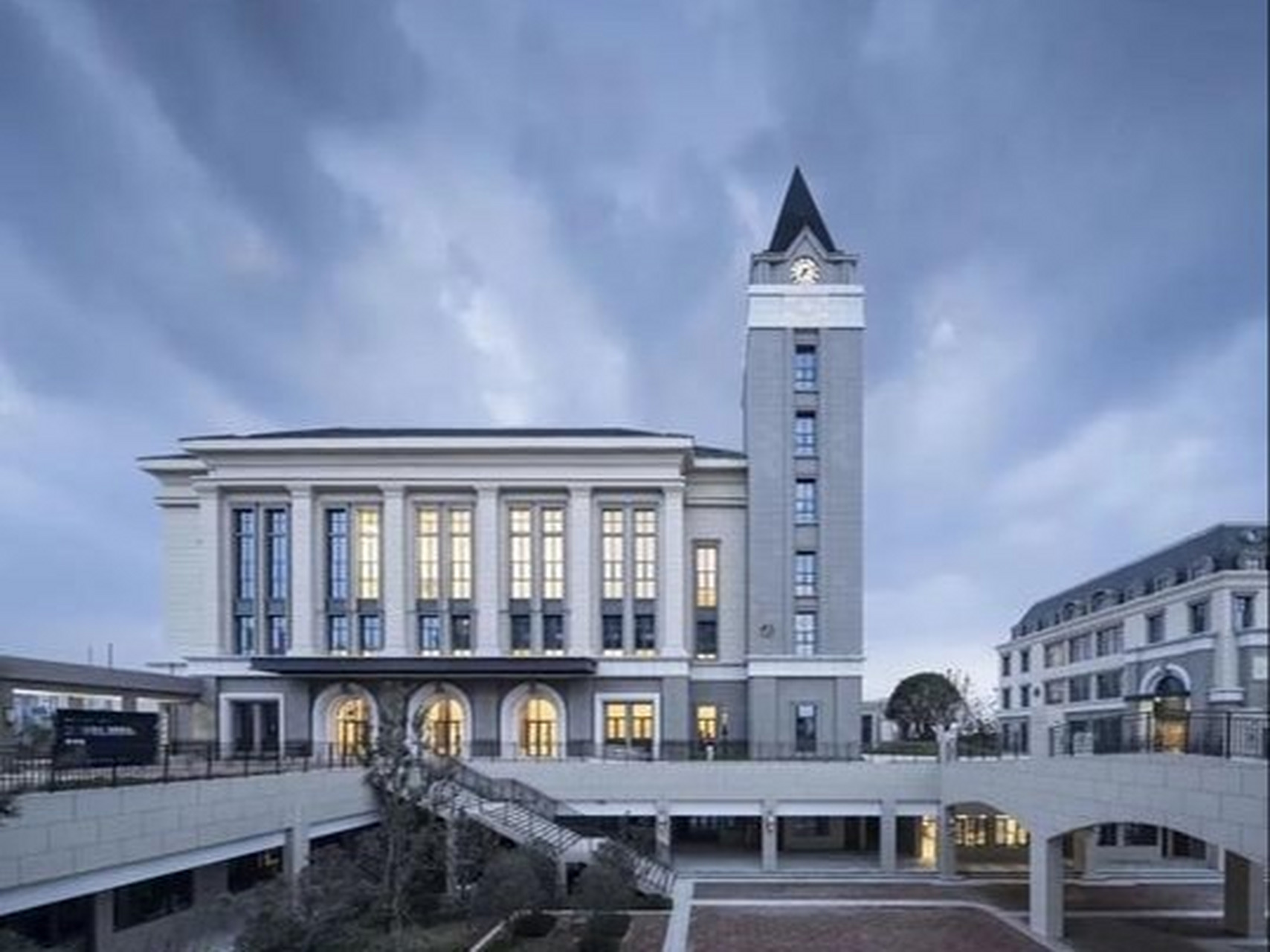 合肥新华公学招生简章 合肥新华公学是新华控股集团为顺应中国基础