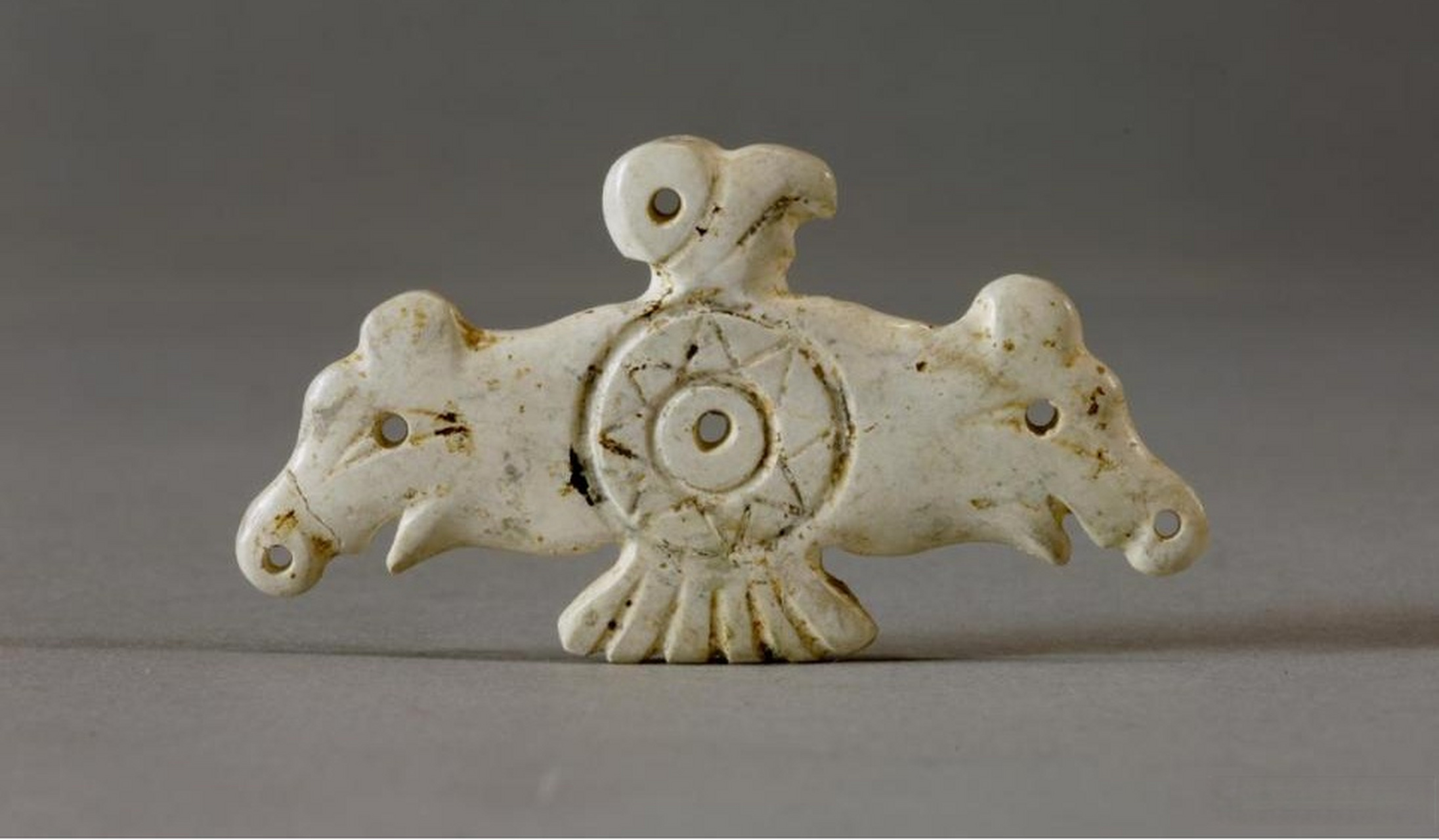 神秘的凌家滩玉鹰,关于猪头和八芒星就先不说了,你的脖子为啥往左拐?