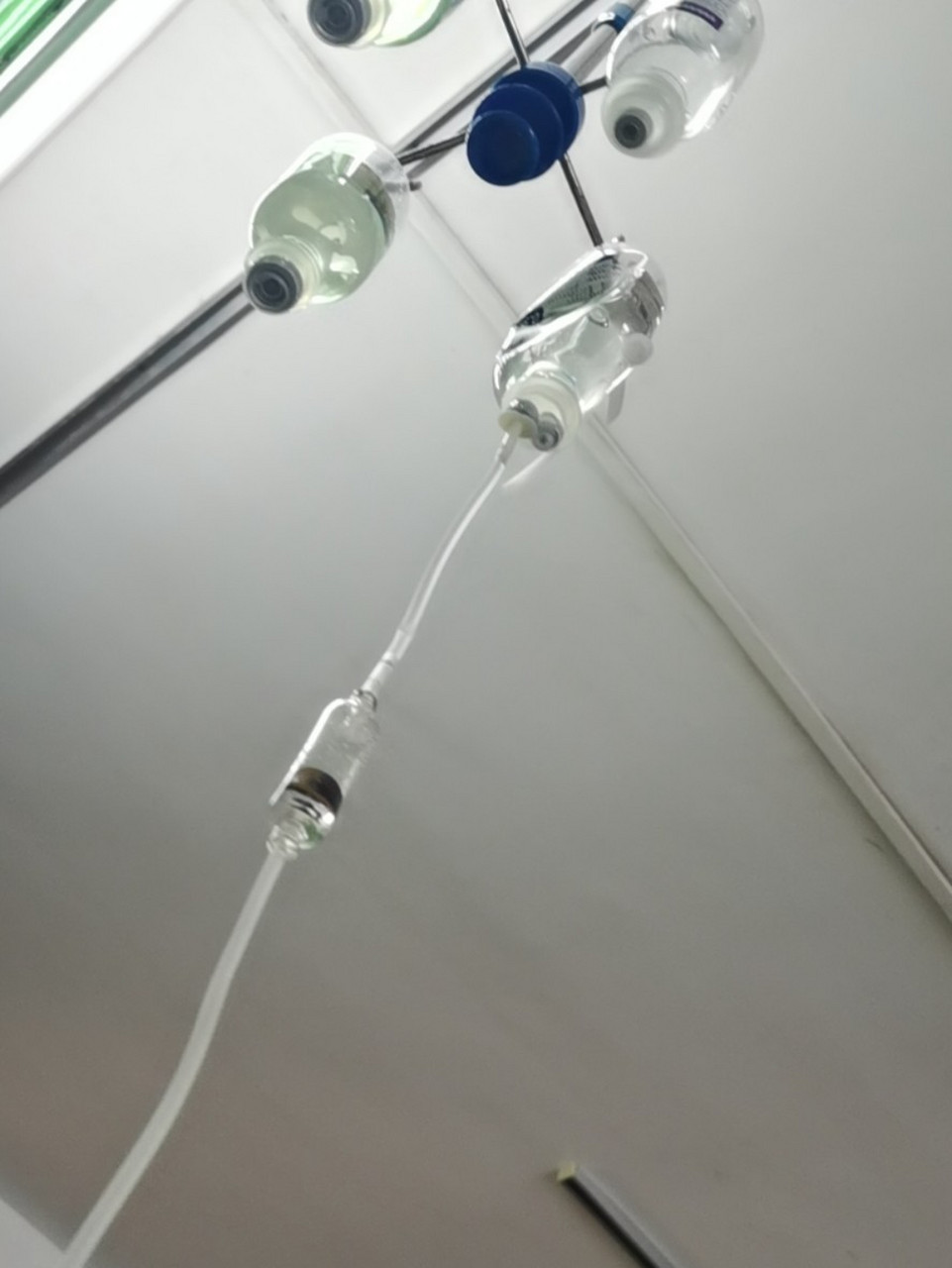 生病一个人打针 生病一个人打针,你要加油,你要努力,凡事靠自己,最