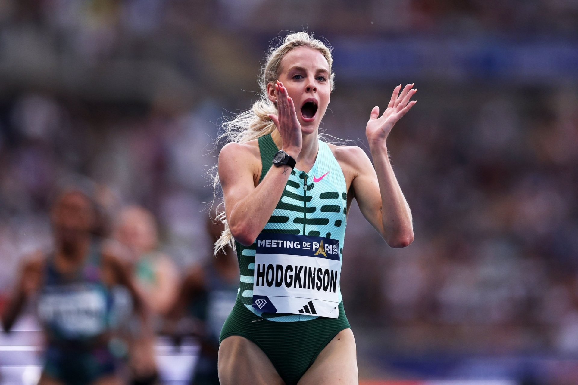 英国甜心霍奇金森(keely hodgkinson)在2023巴黎站钻石联赛上,以1