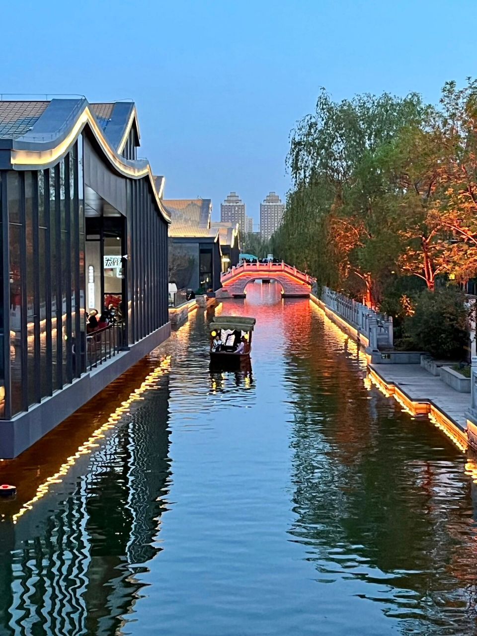 风景色 苏式园林风随处可见 和真正的南方差点意思 不过也算是廊坊又