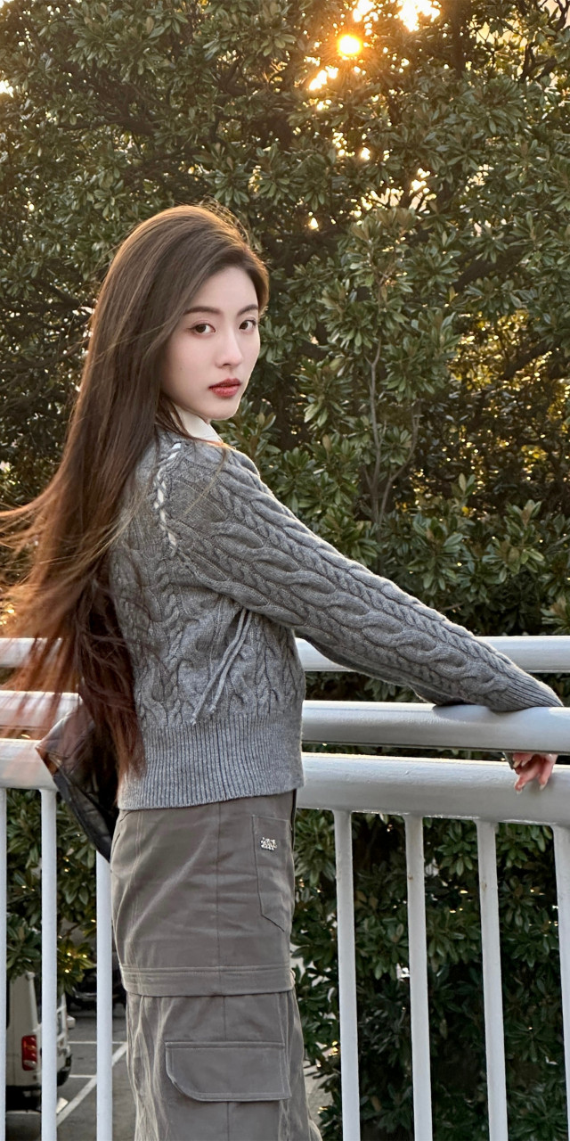 孙芮,小香风穿搭户外温柔写真壁纸组图