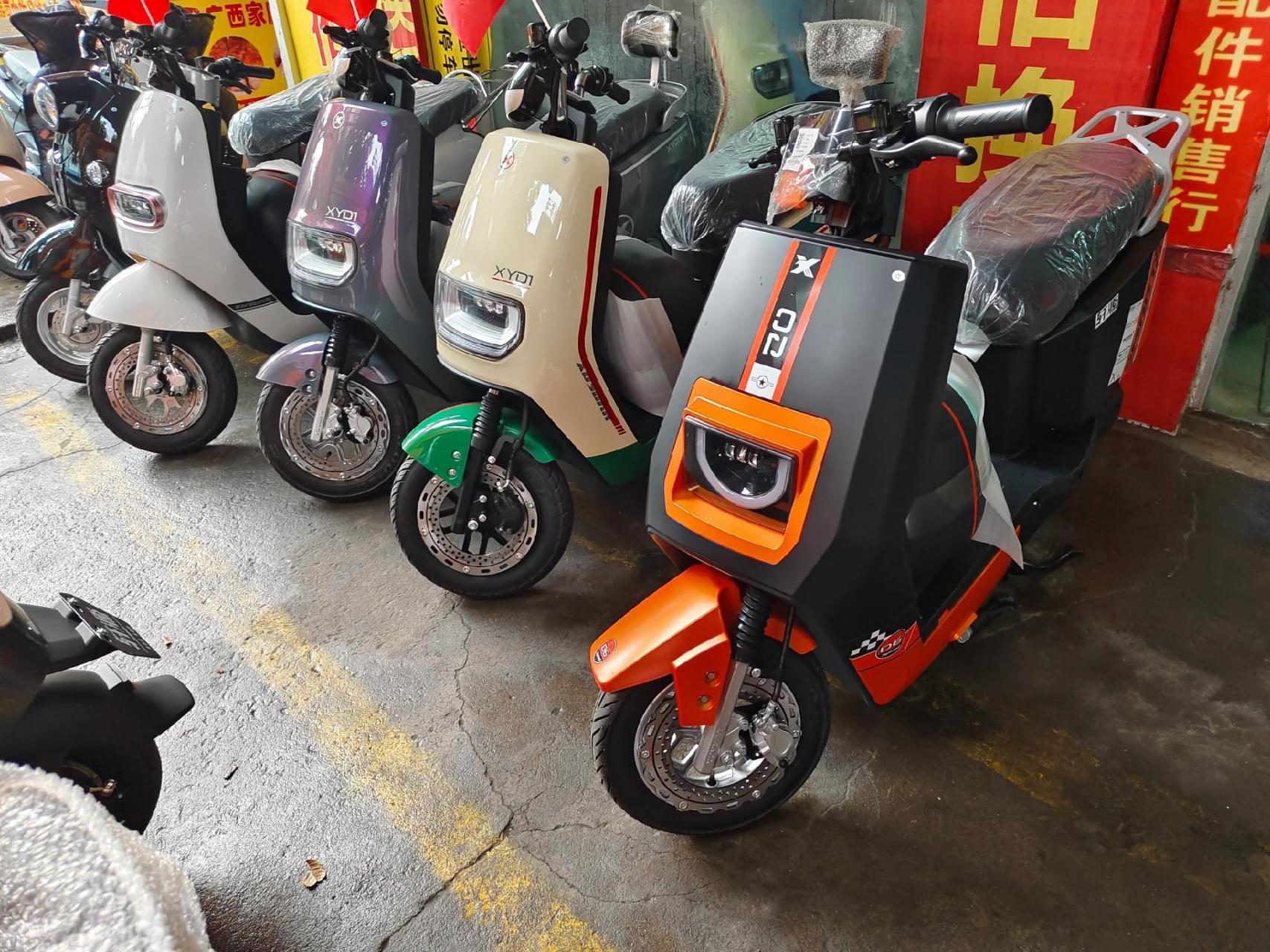 买好车选轩源电动车无须驾驶证一次充电200里更耐用