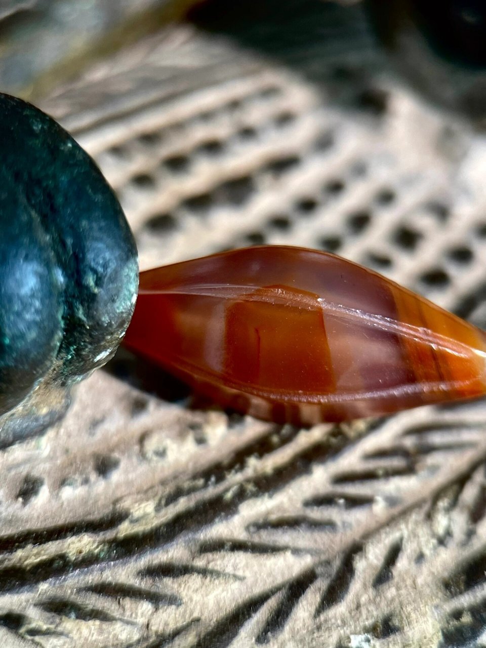 辽金缠丝玛瑙 辽金带眼缠丝玛瑙珠,玛瑙红艳,温润半透,胶质感 强,多楞