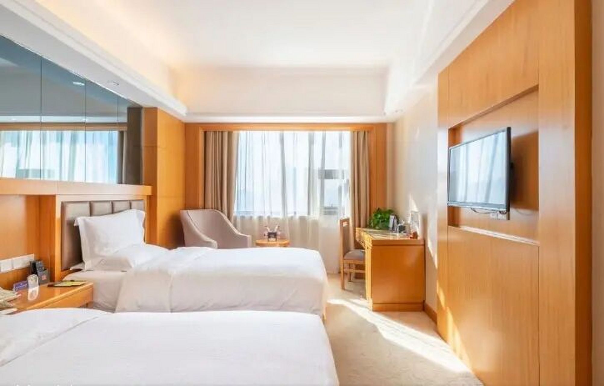 长沙芙蓉华天大酒店 装修时间2012 房间数量300 位置:长沙芙蓉区五一