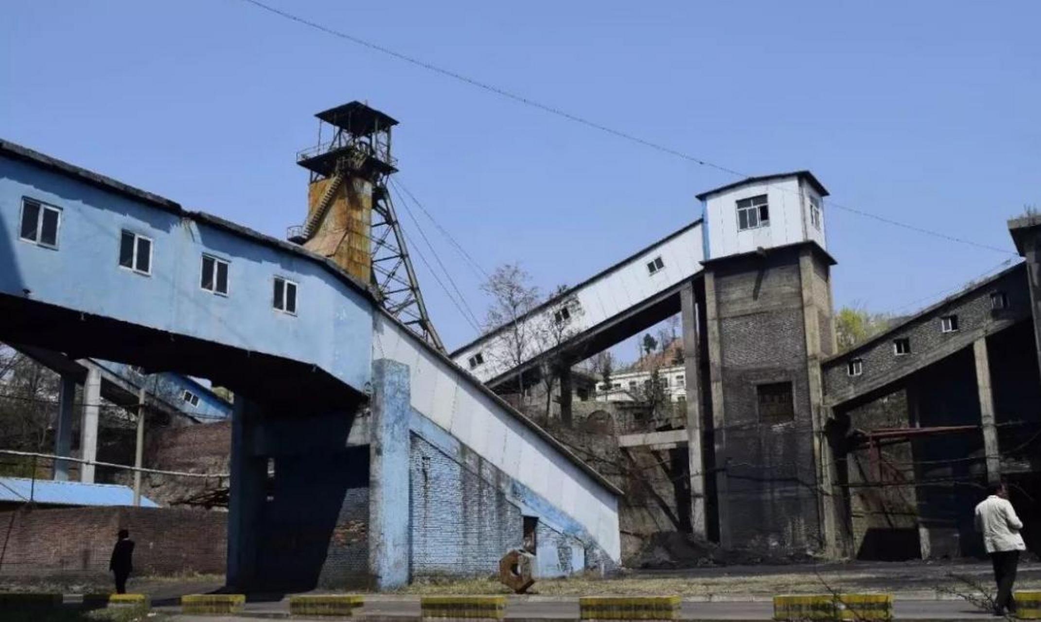 王石凹煤矿位于陕西省铜川市东郊12.