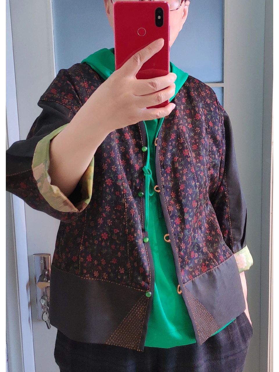 拼布成衣入魔了(退休生活) 小条的香云纱刀口布,没想到拼着拼着竟然成