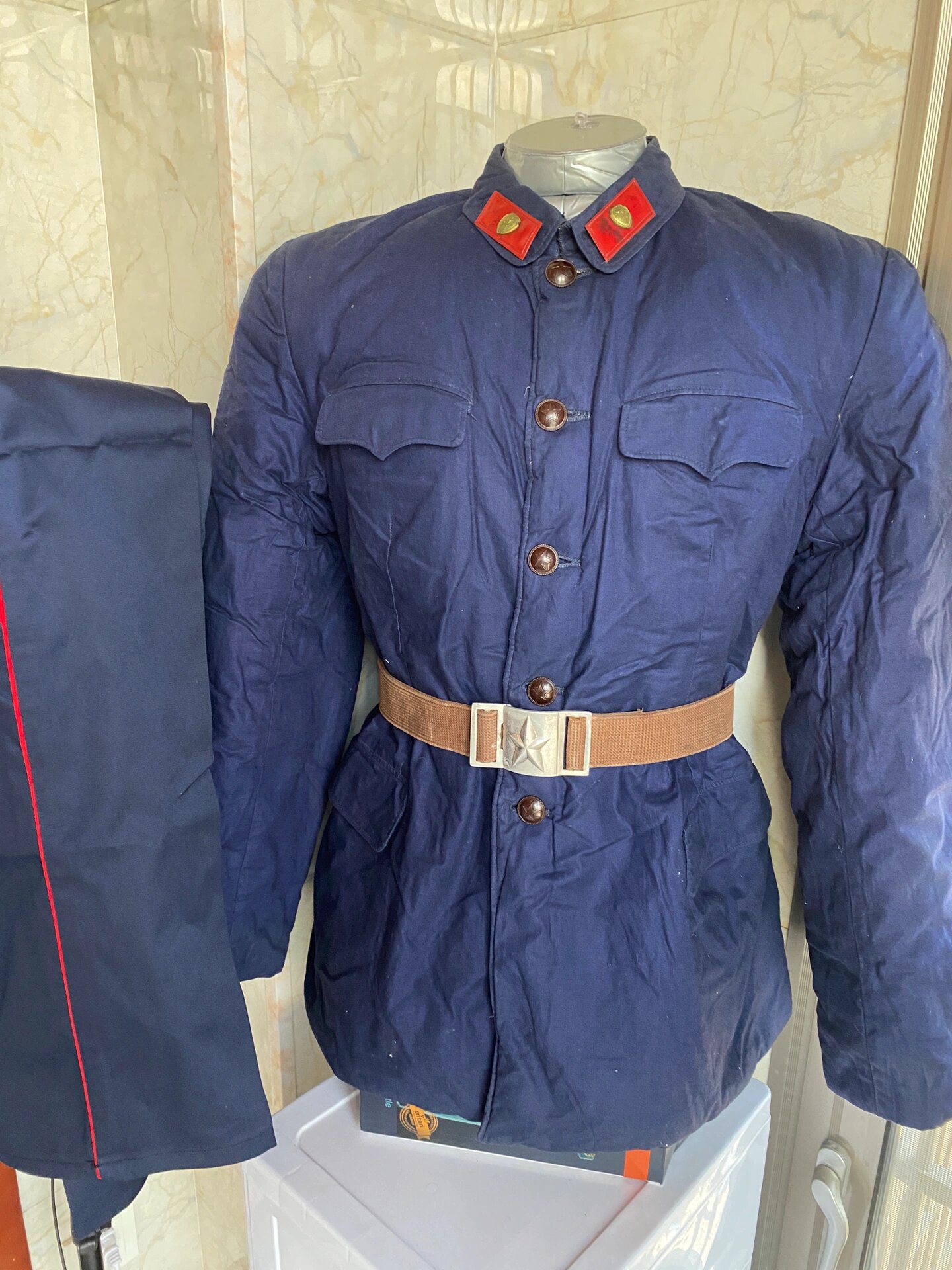 58式警棉服 配58式塑料领章,井专用腰带,值得注意的是它是不同于55式