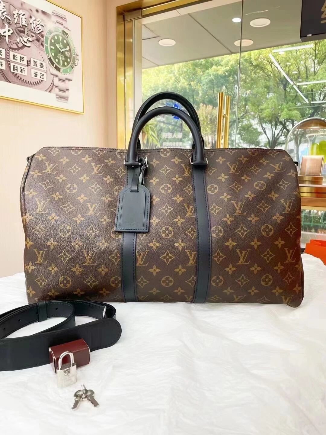 lv keepall45旅行袋 黑配皮肩带款