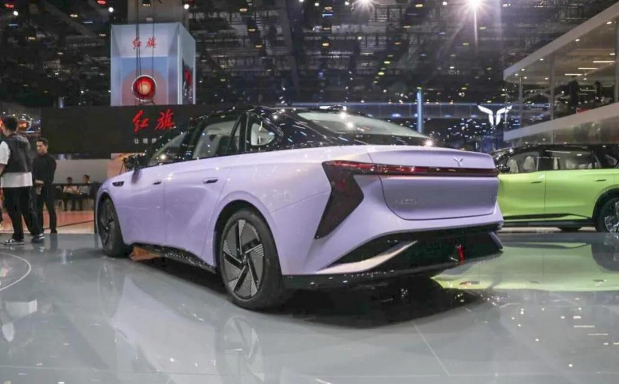 红旗e001内饰曝光,内置骁龙8155芯片,方向盘造型抢眼         红旗e