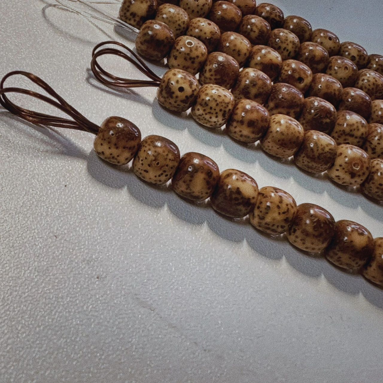 虎皮星月 挑籽是门技术活 还是星月好玩 天气凉了 带串星月出门也很棒