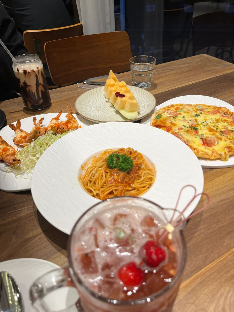 淮阴工学院女大学生日常 和舍友一起去打卡了不止