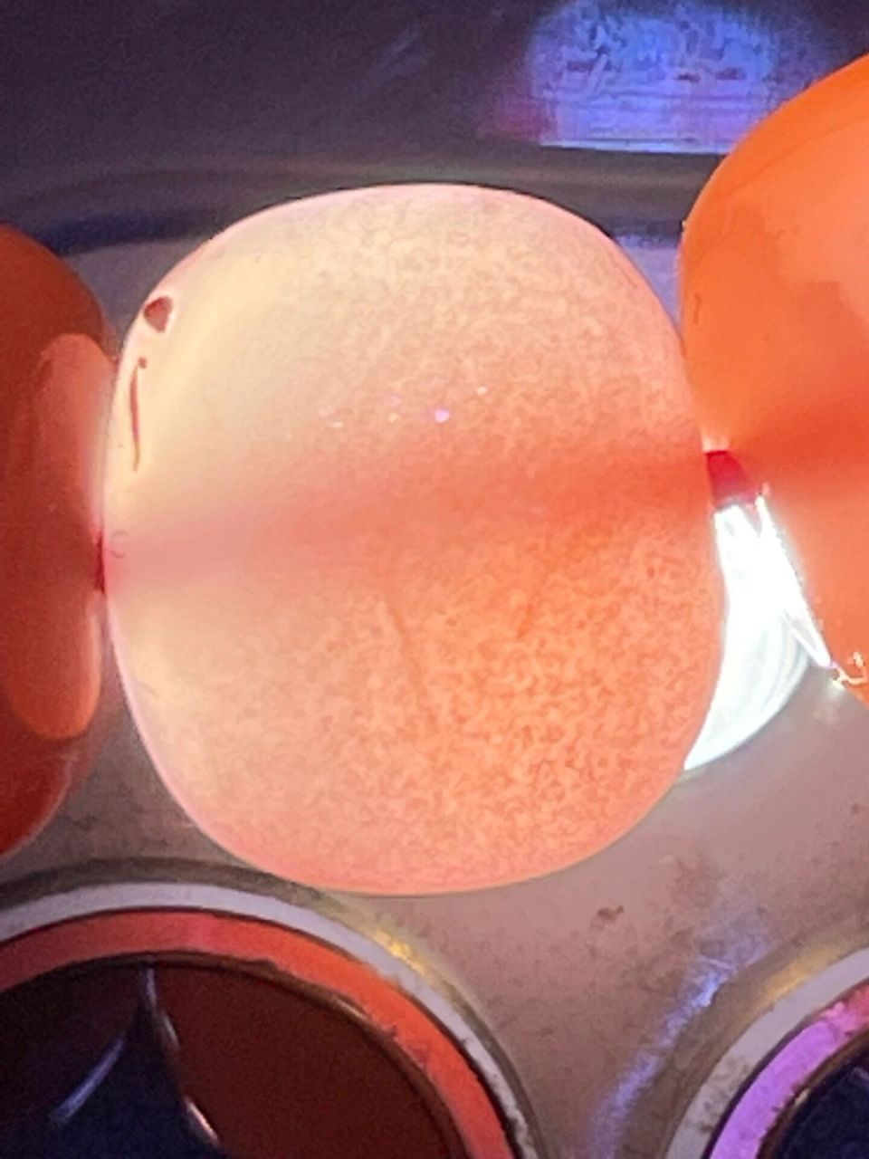 看看南红透光的样子 图一 樱桃红  图二冰红  图三火焰纹 图四柿子红