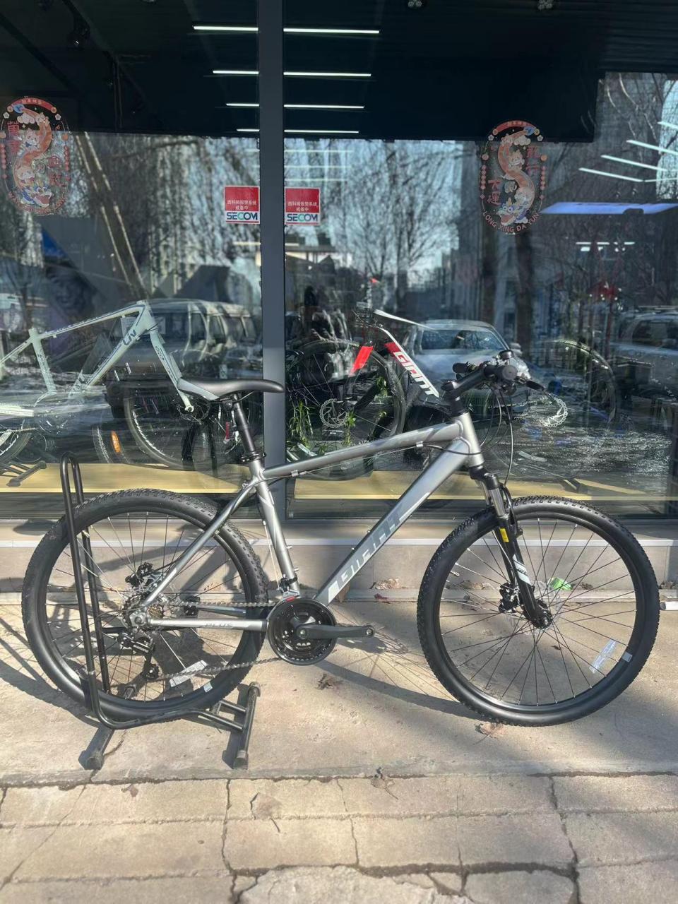 捷安特 giant atx610plus 山地车. 店内全系车型支持以旧换新.