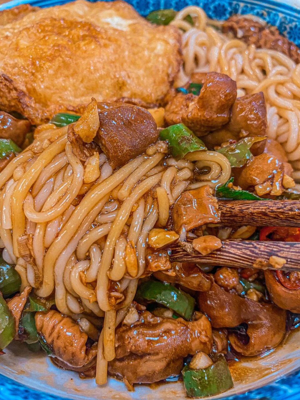 这绝对是我在上海吃到过zuì好吃的肥肠拌粉!