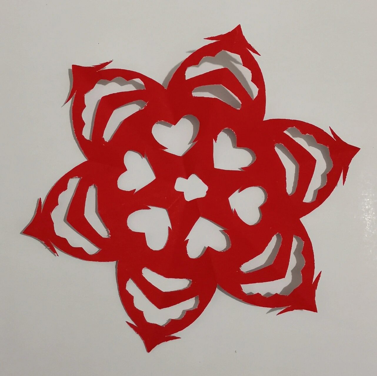 我家最有年味的一角# #剪纸# #送你一朵小红花# #手工