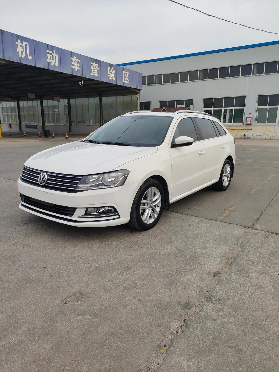 大众朗行旅行款!手自一体一键启动无钥匙进入!百公里5个油1.