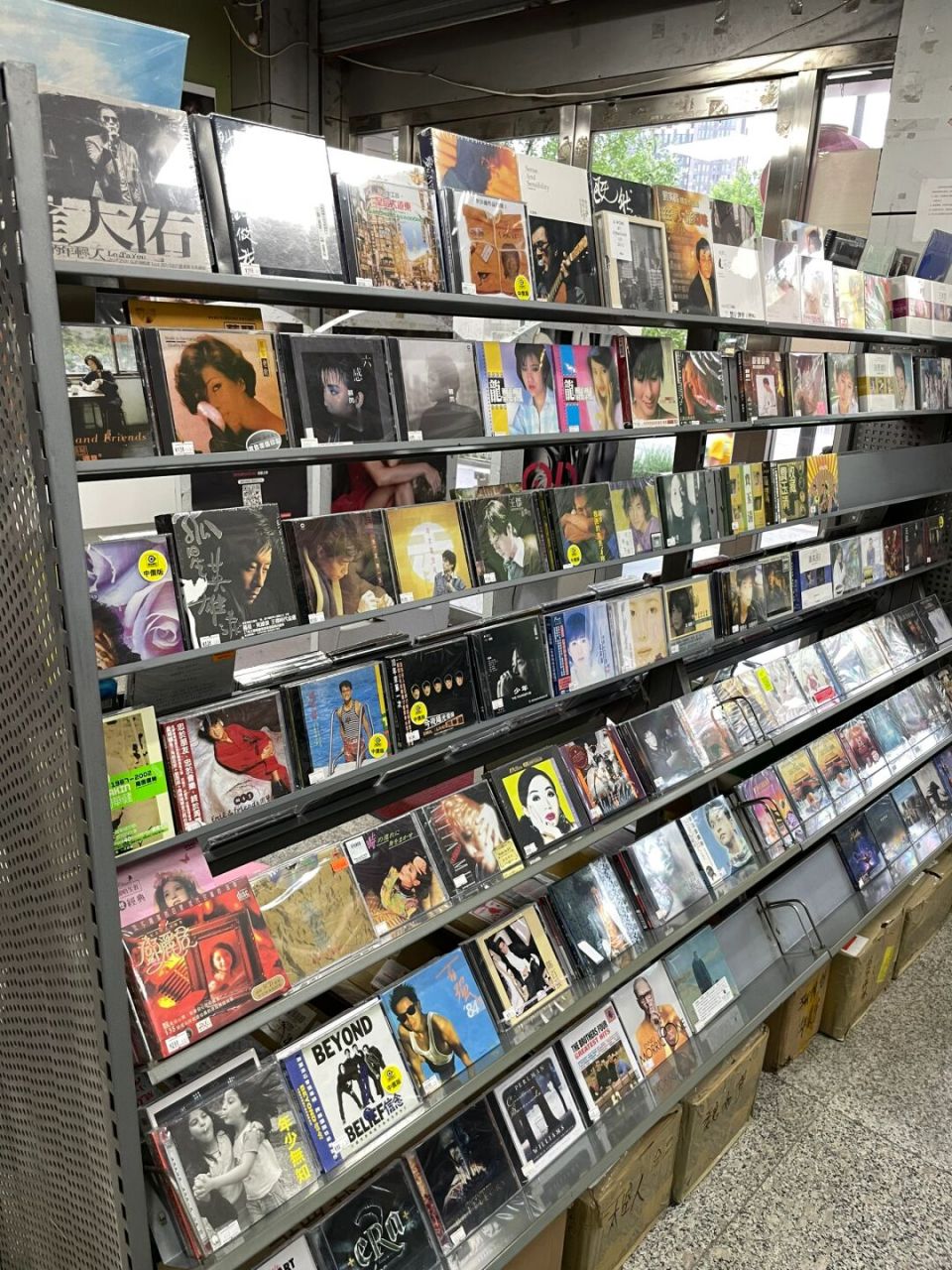 这不会是天津最后一家传统音像店了吧 真的没有人听cd了吗… #天津