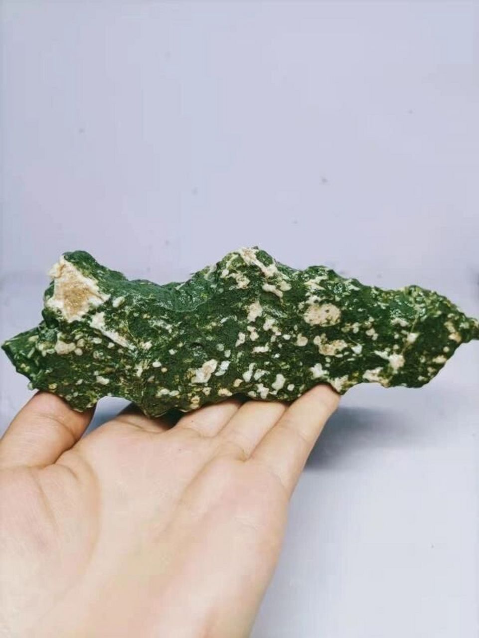 绿泥石 绿泥石(chlorite)化学式子y3(oh)2·y3(oh)6,一种特殊的2:1型