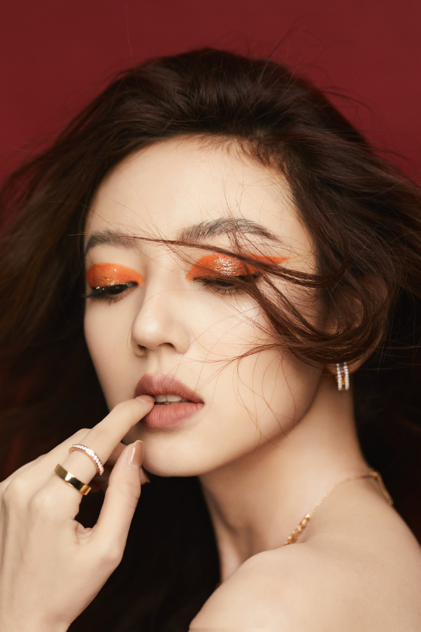 何瑞贤酷妆容头像写真