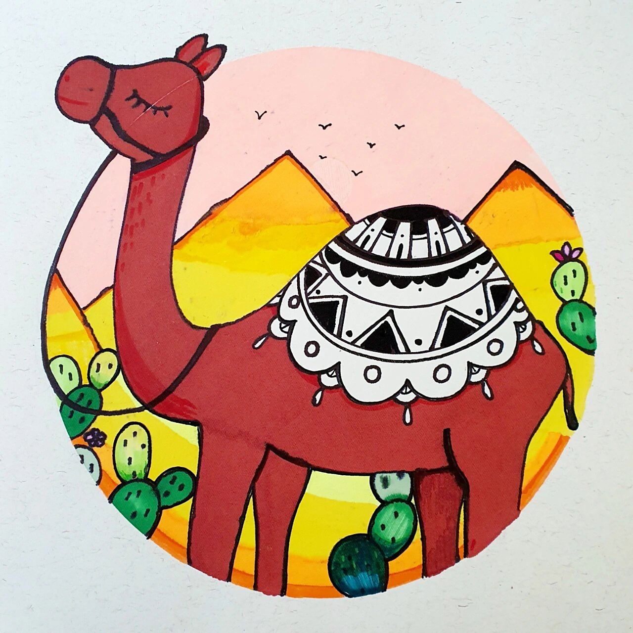 《骆驼》儿童画 材料准备:宣卡纸,记号笔,彩笔