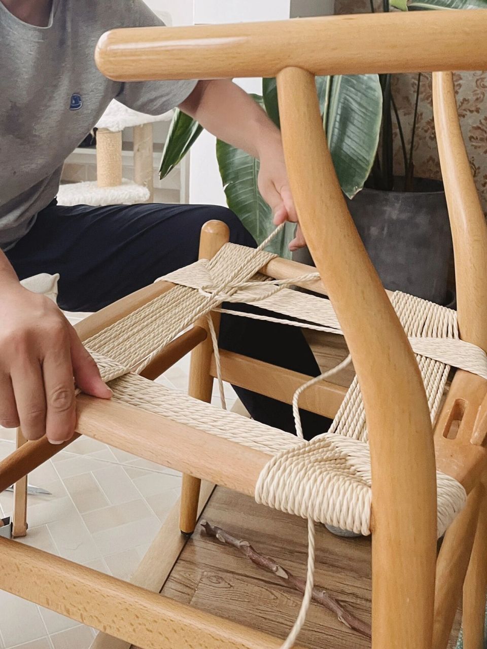 手工编绳椅子  因为y椅的绳子被我坐到磨断,椅子扔了可惜,就自己买了