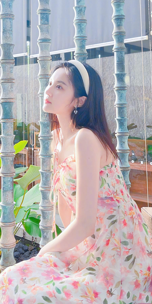 张慧雯初夏碎花裙仙气写真壁纸