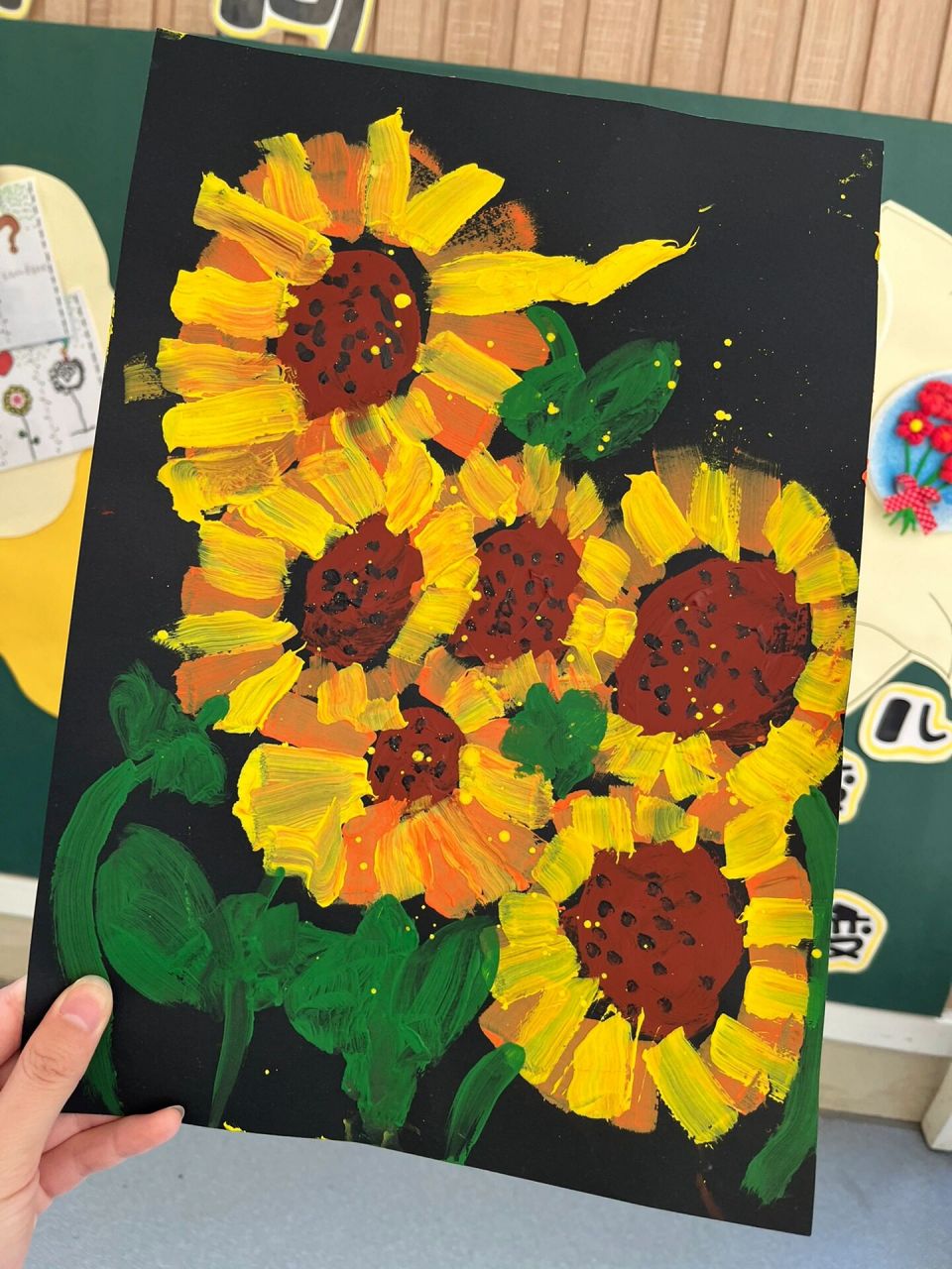 中班美术作品   💓今日美术作品:《向日葵🌻》 💓认识向日葵的