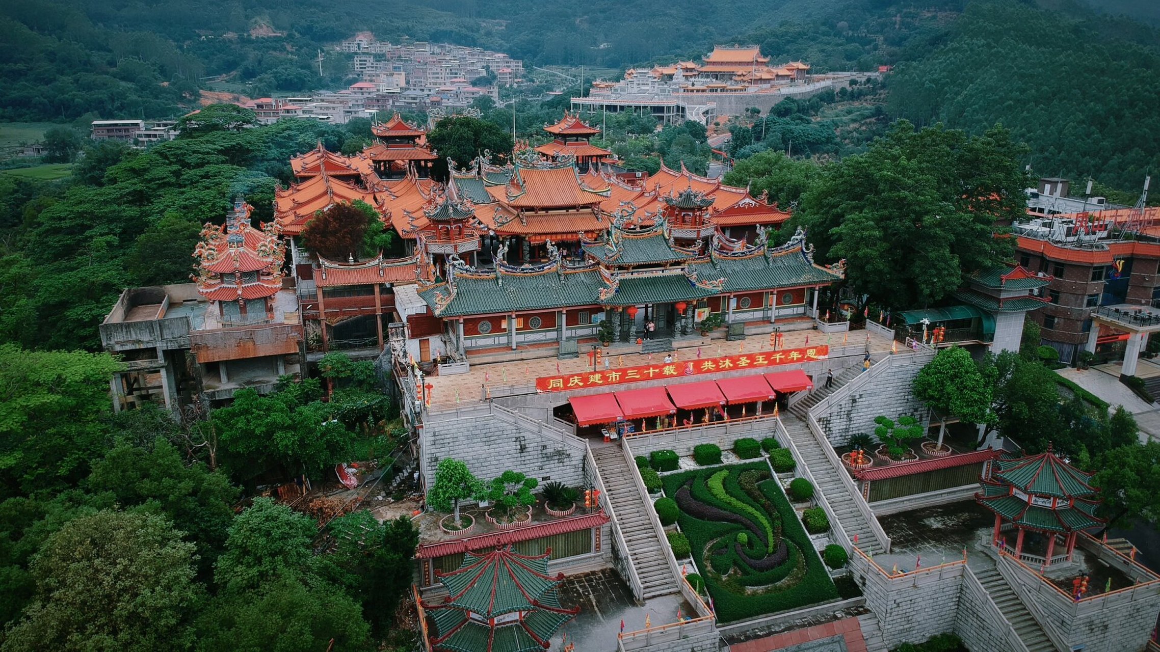 99南安诗山凤山寺位于福建南安市,是一座历史悠久的佛教寺庙