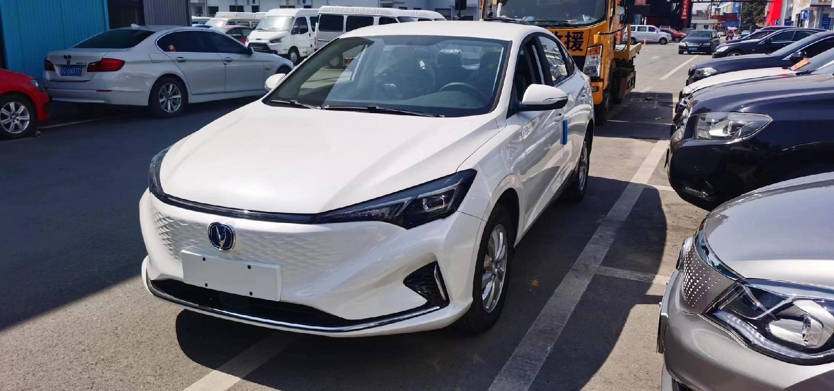 长安新能源 22款长安逸动ev460  指导价149900  t3版本,续航401 8台起