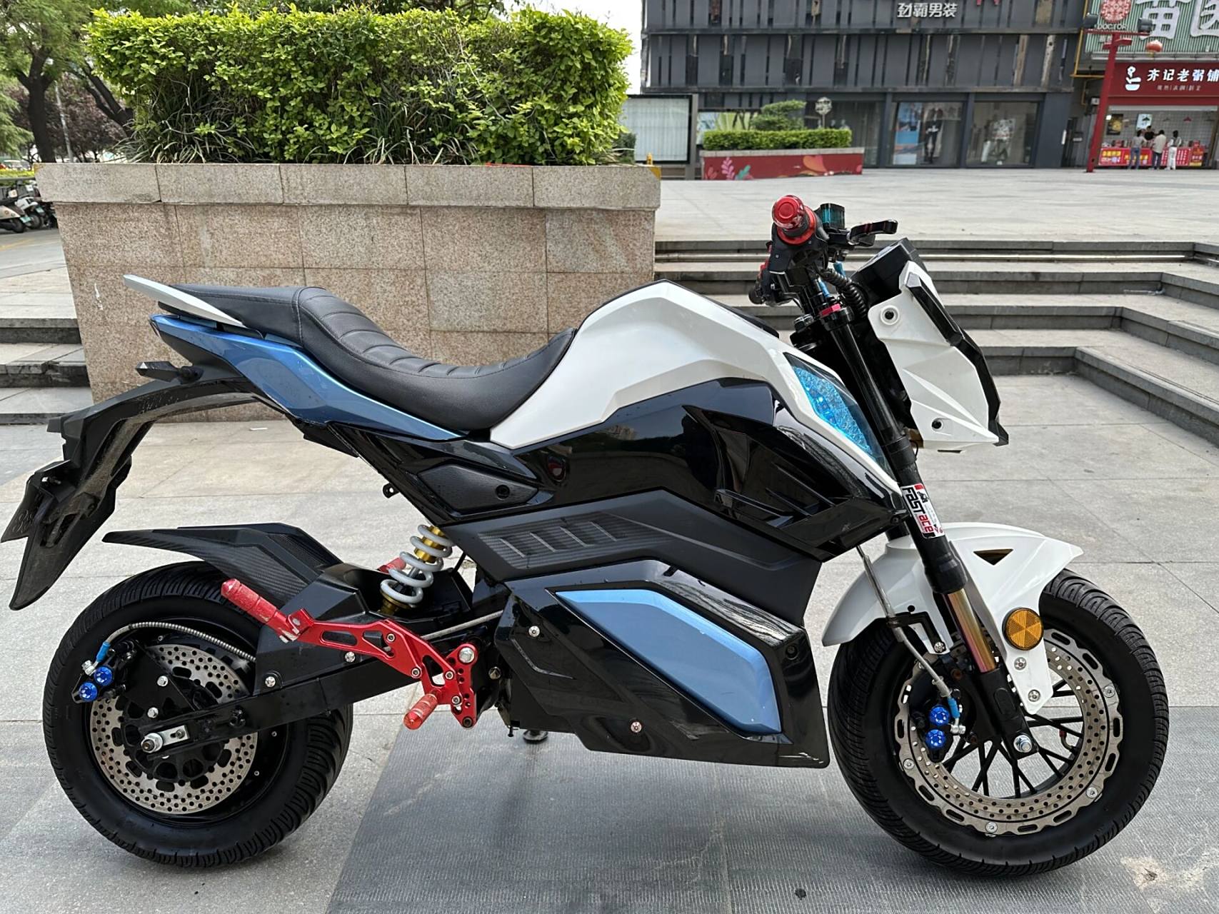 小猴子电动车 九九成新高配二手z6小猴子电摩,此车升级兰德7280s控制