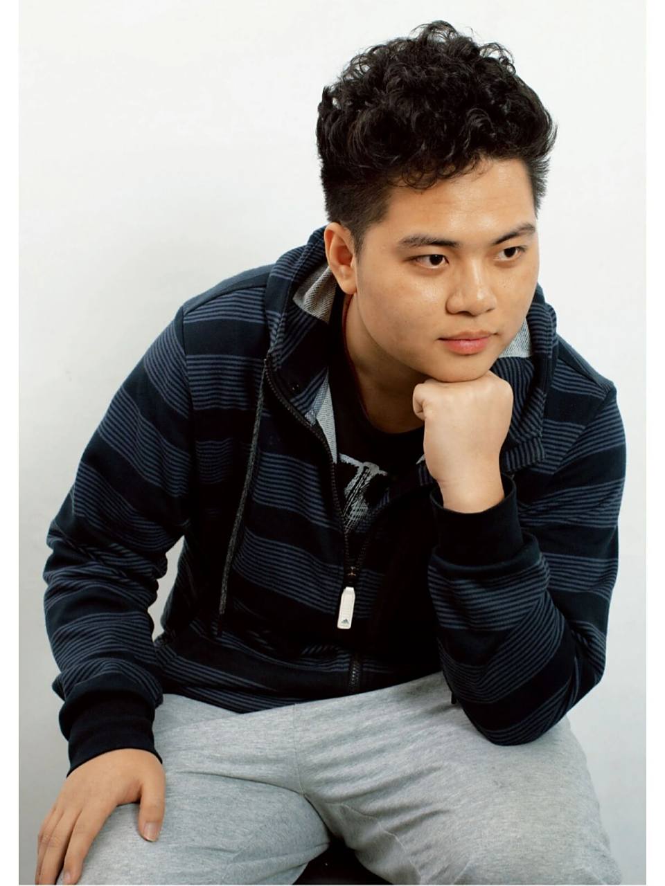 男青年素描半身像写生照片素材 第一波男青年半身像.