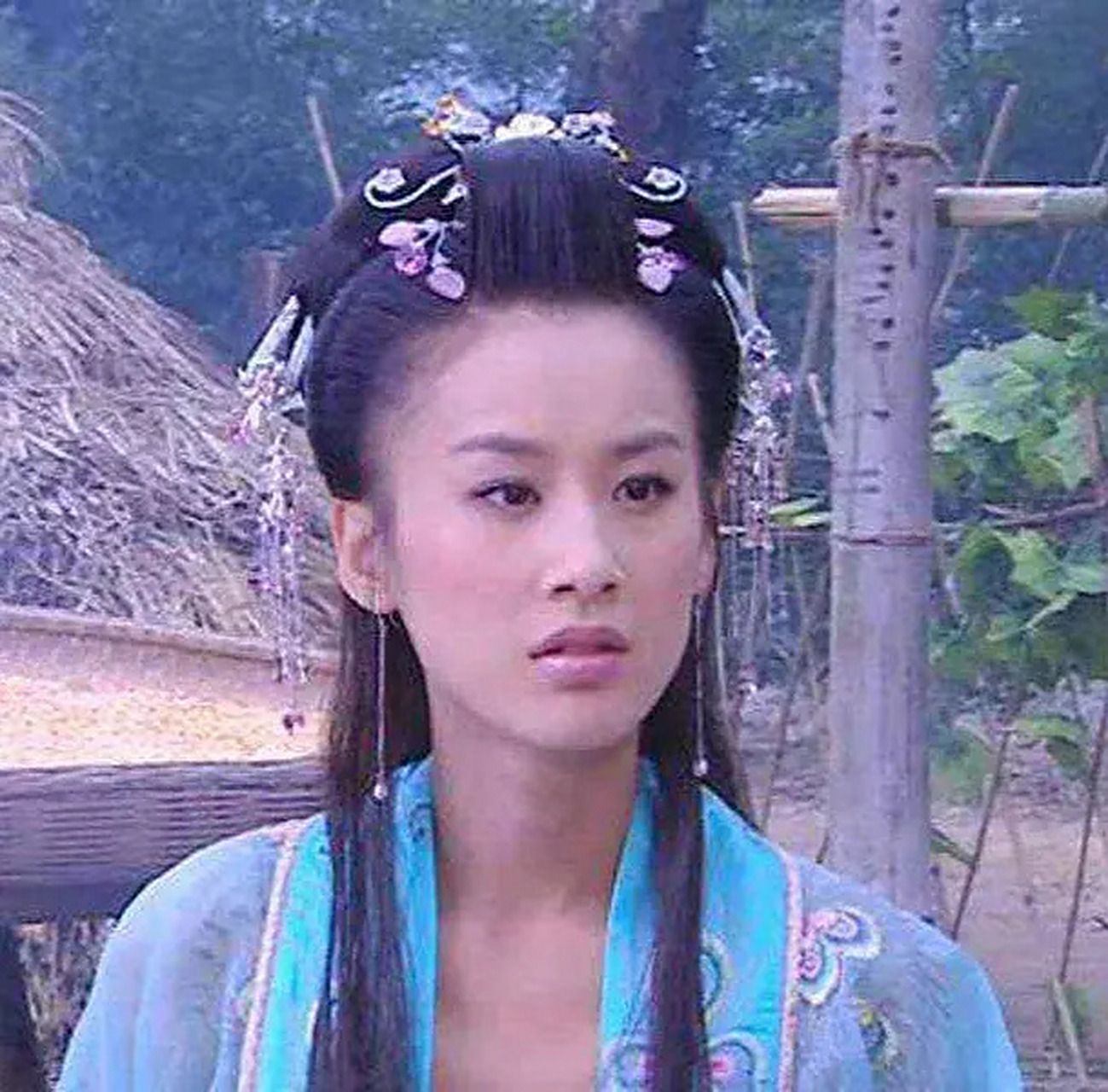 《天仙配》中黄圣依饰演的七仙女头饰一览,天上做仙女时的步摇,大婚时