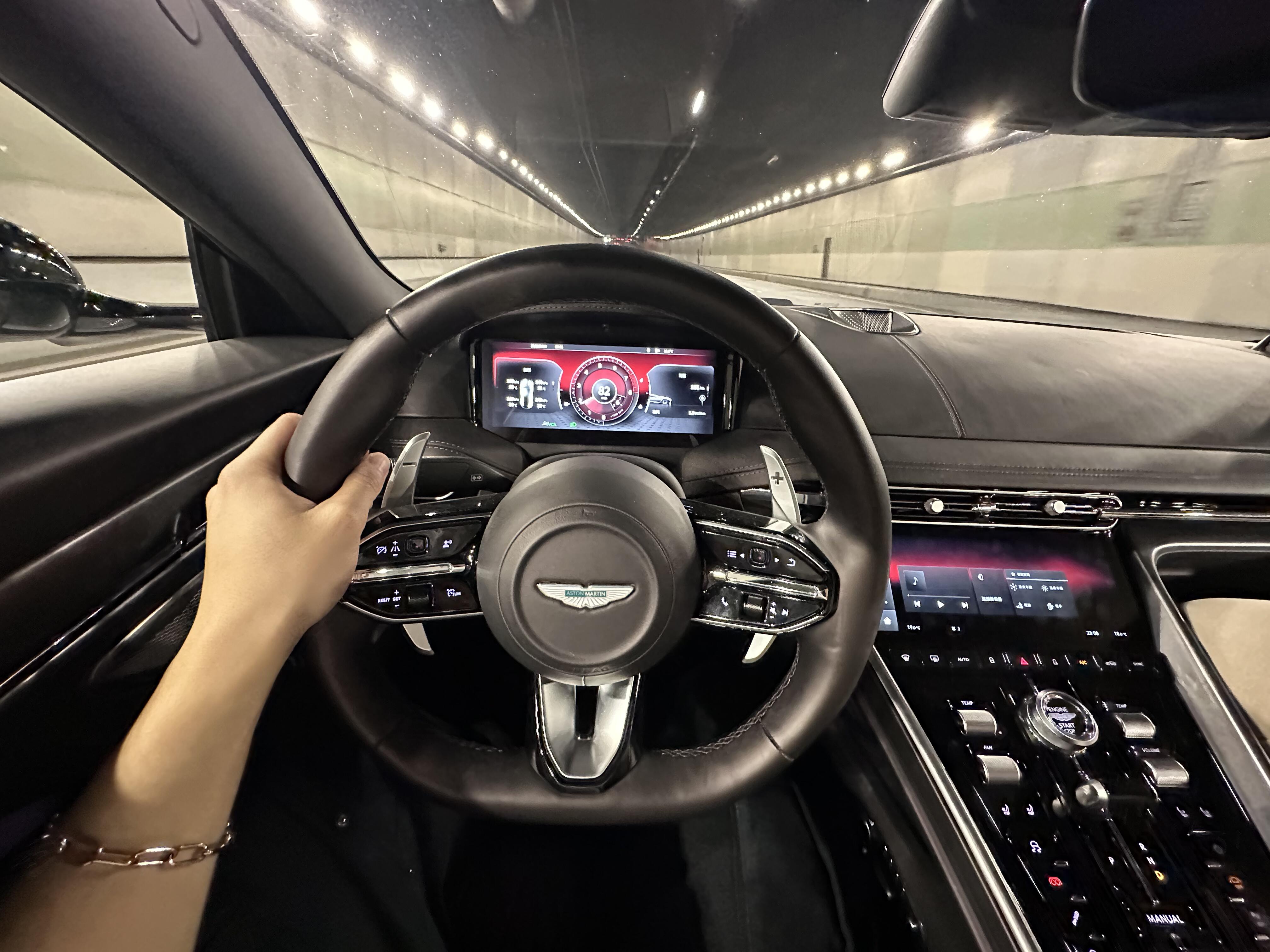 阿斯顿·马丁db12