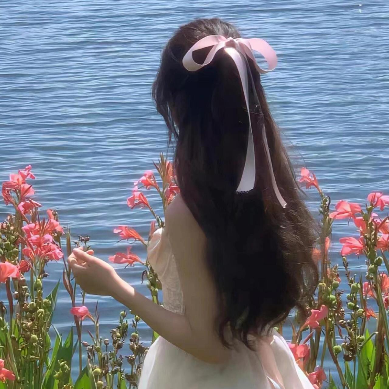 成熟女生背面头像